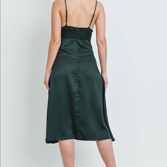 SALE ✨Hunter Green Midi Dress✨ - Picture 3 of 4